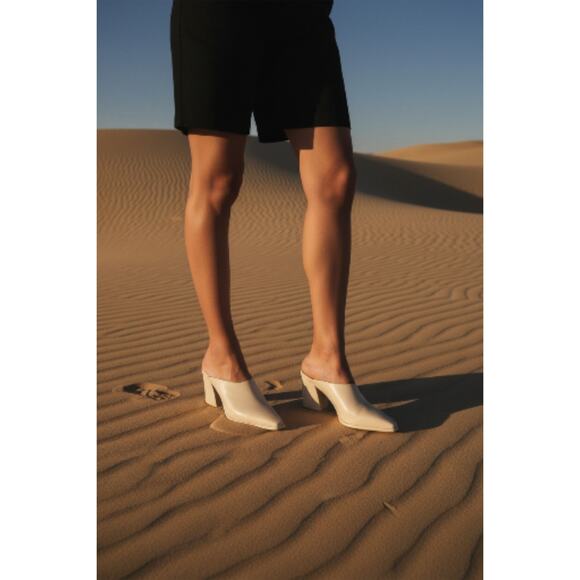 Bottega Veneta NWT Tex Leather Mules Women’s IT37 US7 Sea Salt Dressy Minimalist - Picture 10 of 11